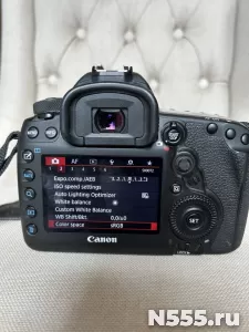 Корпус Canon EOS 5D Mark IV с линзой, резким вспышкой, идеал фото 2