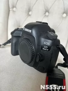 Корпус Canon EOS 5D Mark IV с линзой, резким вспышкой, идеал фото 3